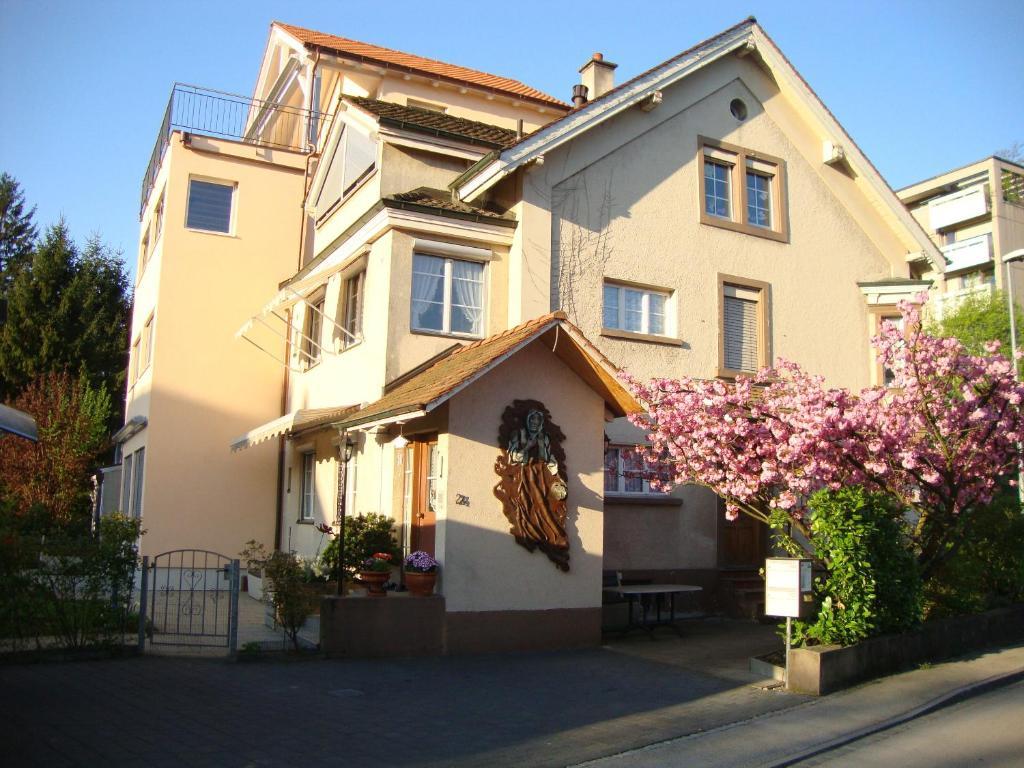Birsfelden Niros Bed & Breakfast מראה חיצוני תמונה