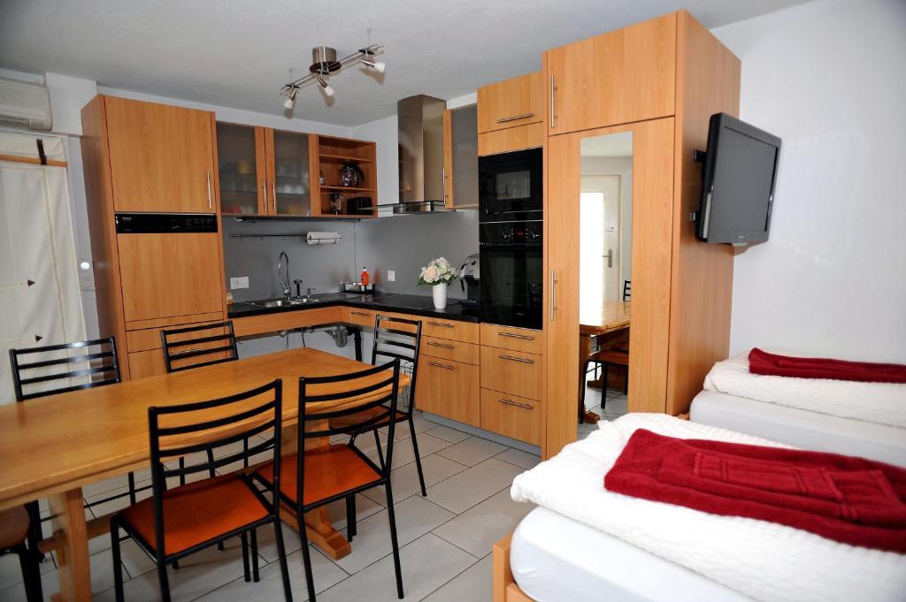 Birsfelden Niros Bed & Breakfast חדר תמונה