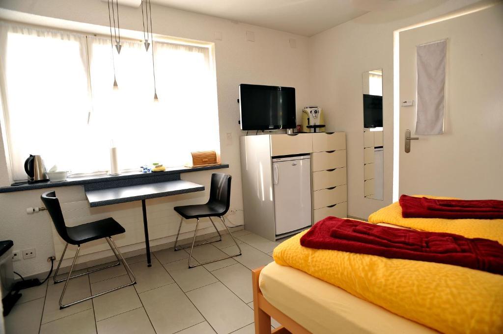 Birsfelden Niros Bed & Breakfast חדר תמונה