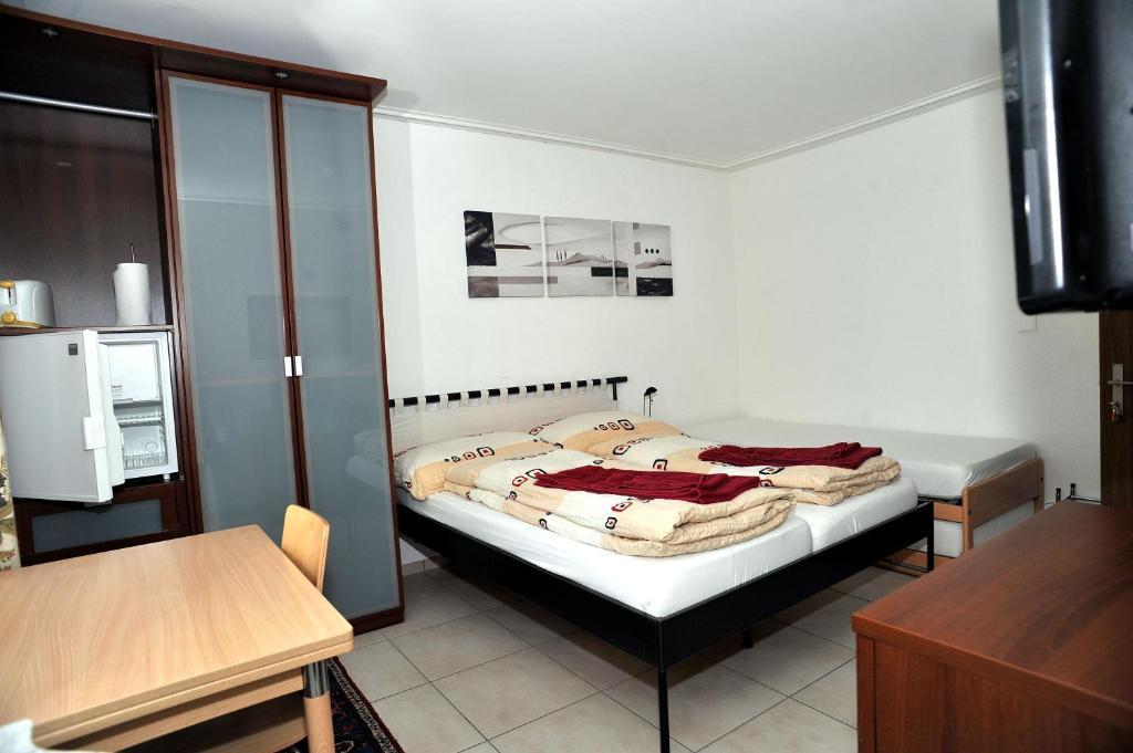 Birsfelden Niros Bed & Breakfast חדר תמונה