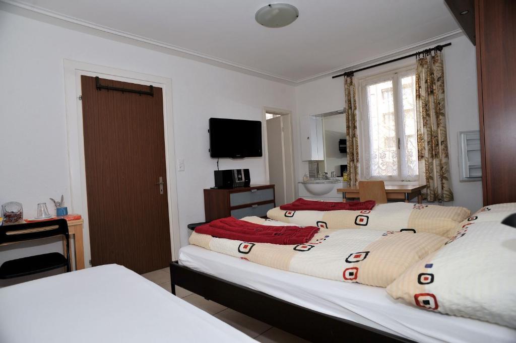 Birsfelden Niros Bed & Breakfast חדר תמונה