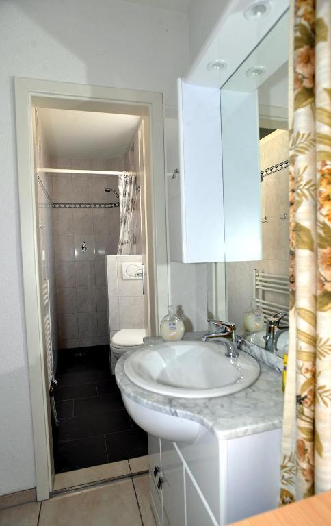 Birsfelden Niros Bed & Breakfast חדר תמונה