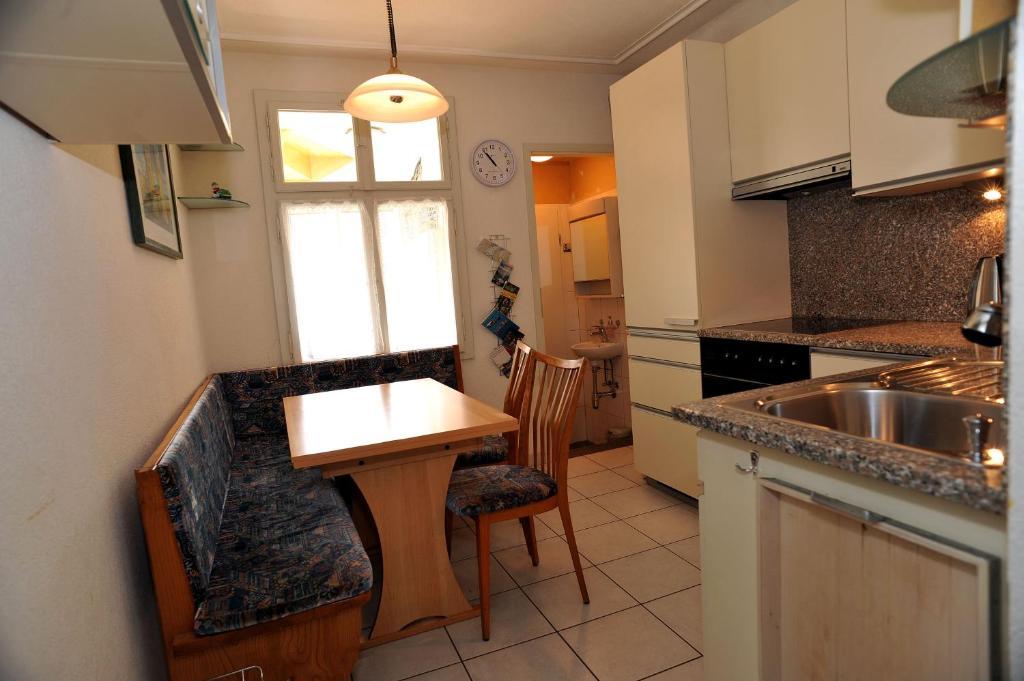 Birsfelden Niros Bed & Breakfast חדר תמונה