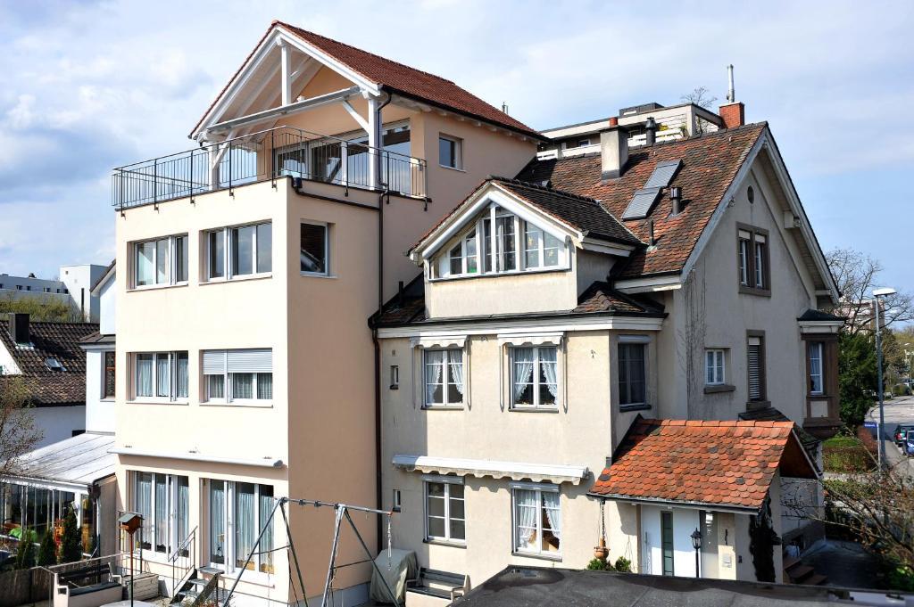 Birsfelden Niros Bed & Breakfast מראה חיצוני תמונה