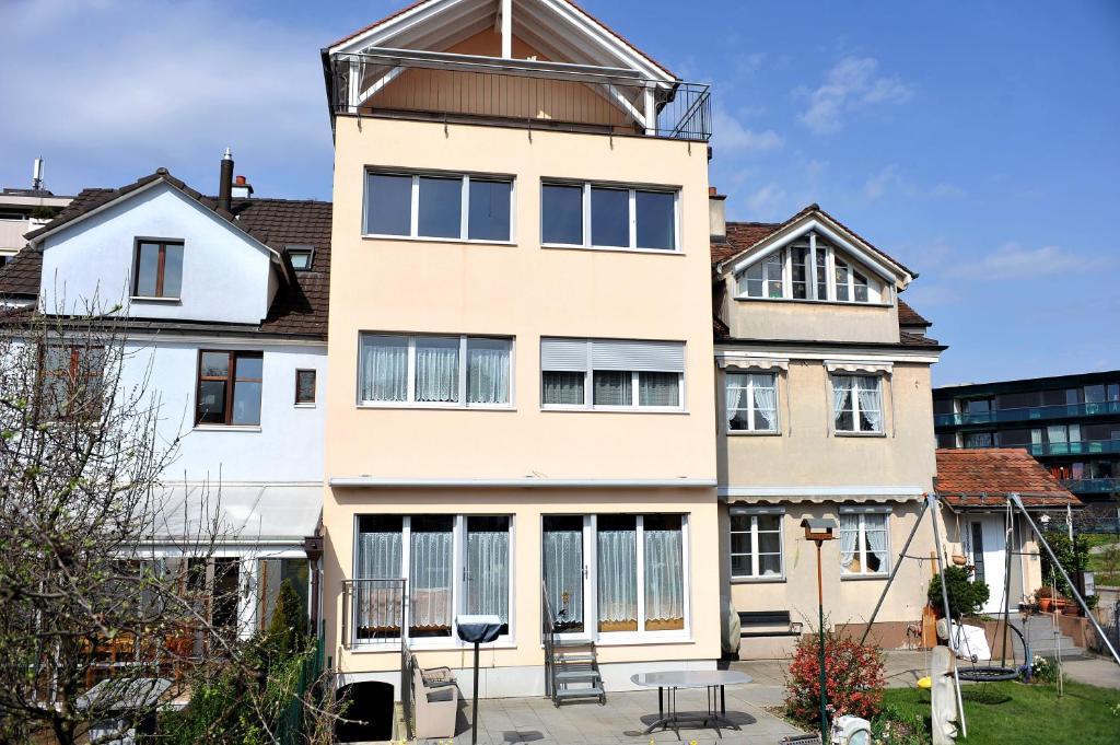 Birsfelden Niros Bed & Breakfast מראה חיצוני תמונה