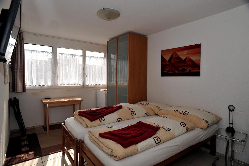 Birsfelden Niros Bed & Breakfast מראה חיצוני תמונה